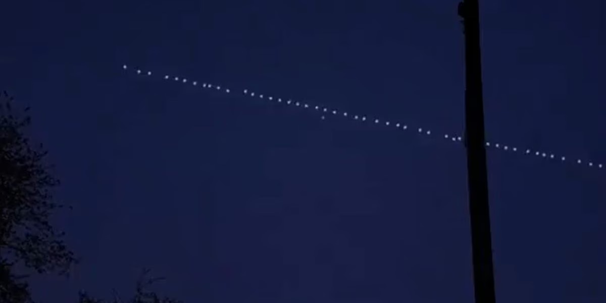 i satelliti di starlink in cielo visti ad occhio nudo di notte
